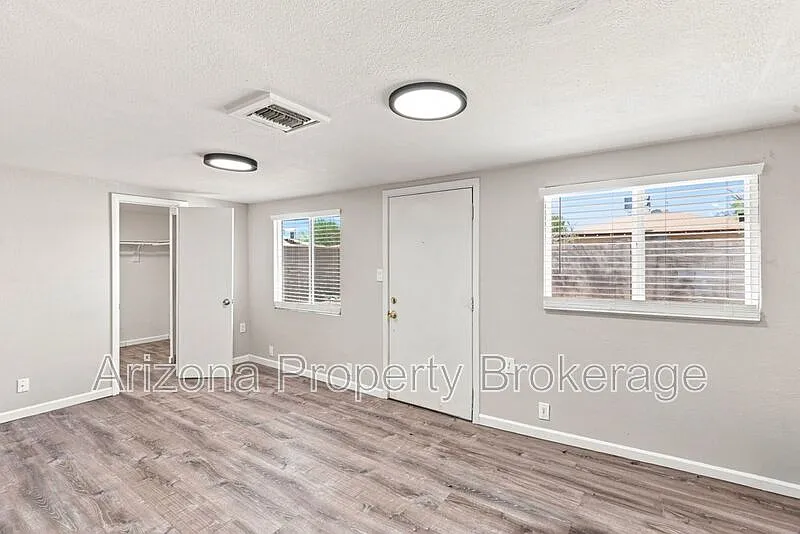 4 bed, 2.0 bath, 1177 sqft, $2,195 — Photo 3