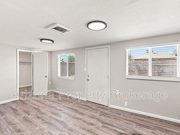 3rd image of 3302 W Solano Dr S
