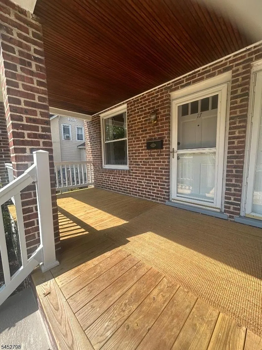 3 bed, 1.0 bath, $2,800 — Photo 3