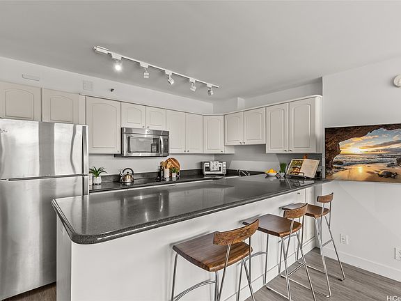4th image of 201 Ohua Ave #3205