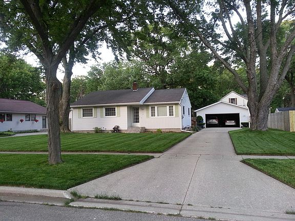 Front w/ Garage