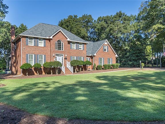 3rd image of 1117 Thornehill Dr