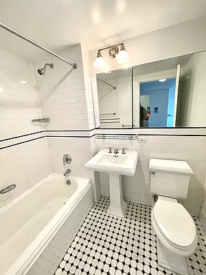 Rented by Addison Property Group | media 17