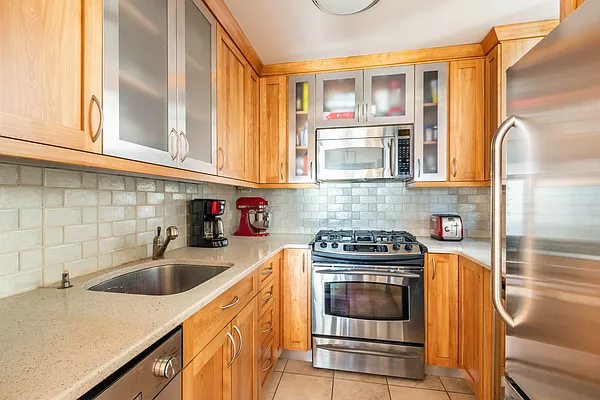 Rented by Brown Harris Stevens | media 8