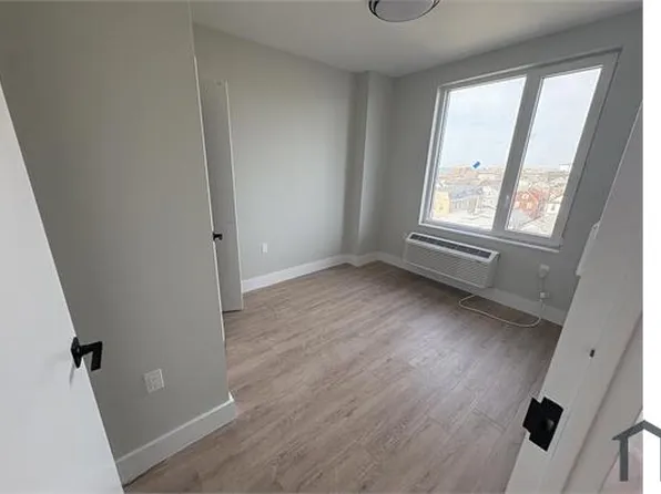 115 Beach 115th St, Rockaway Park, NY 11694