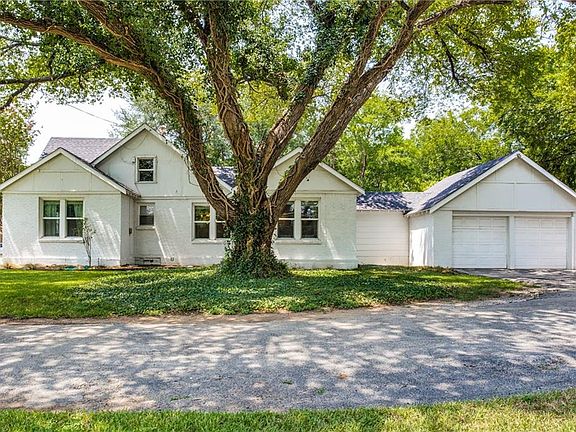 4th image of 6400 Curzon Ave