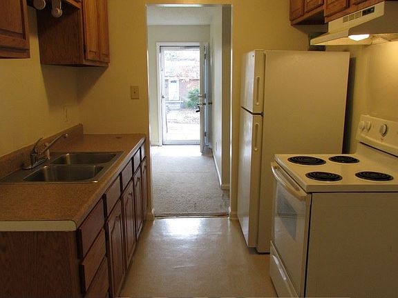5th image of 209 E Whittington St