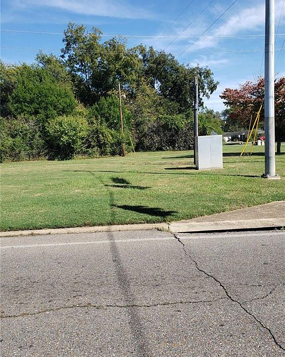 1st image of 3024 7th St