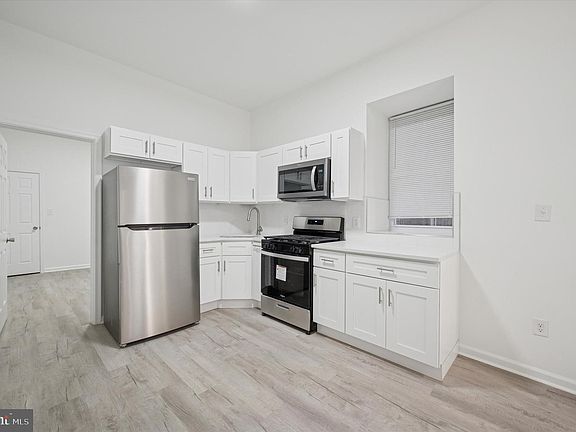3rd image of 1418 W Erie Ave #4