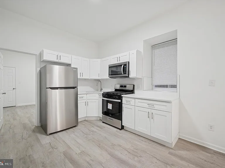 1418 W Erie Ave #4 — Photo 3