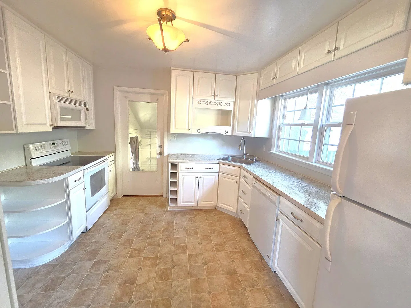 3 bedroom/1 bathroom- Big Bethel Heights — Photo 4