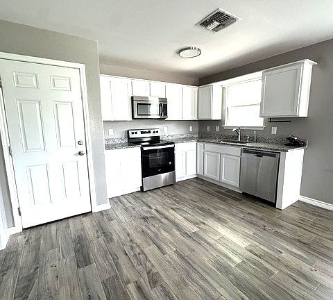 3rd image of 817 S 9th St