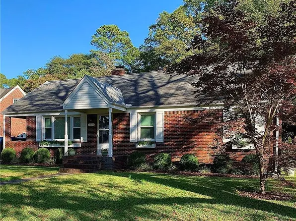 8820 Commodore Dr, Norfolk, VA 23503