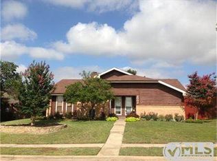 2002 Rochelle Ln, Carrollton, TX 75007