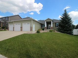 1431 Eagle Crest Loop, Bismarck, ND 58503