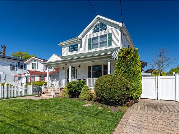 4th image of 443 Amherst Ave