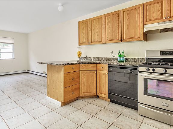 3rd image of 10 Selina Ct