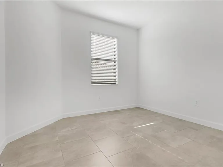 19708 Hinkley Dr — Photo 21