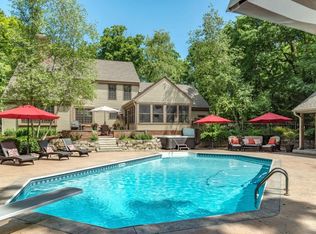 N67W30755 Swallow Ln, Hartland, WI 53029