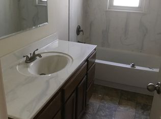 827 W State St, Union, MO 63084