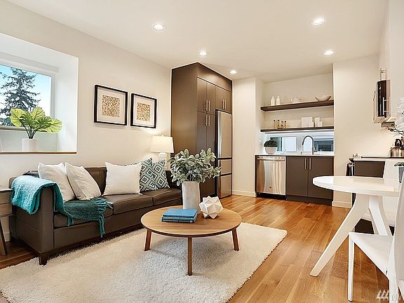 3rd image of 4844 Fauntleroy Way SW #A