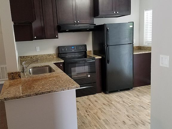4th image of 2323 Depauw Ave