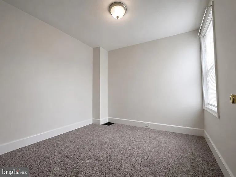 2643 Emerald St — Photo 17