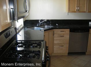 330 1/2 N Oakhurst Dr, Beverly Hills, CA 90210