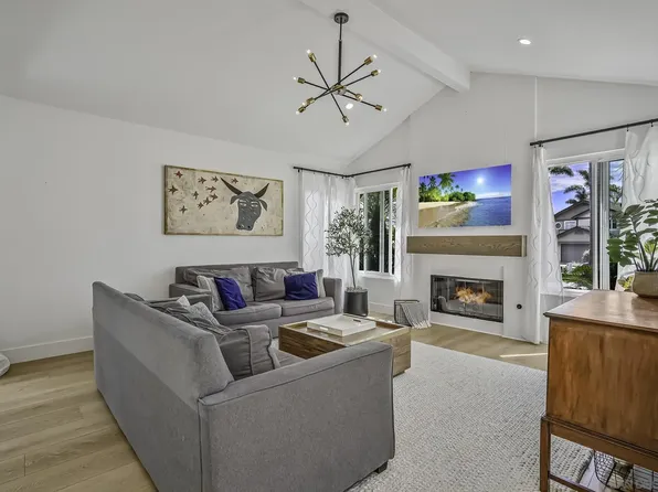 7956 Camino Alvaro, Carlsbad, CA 92009