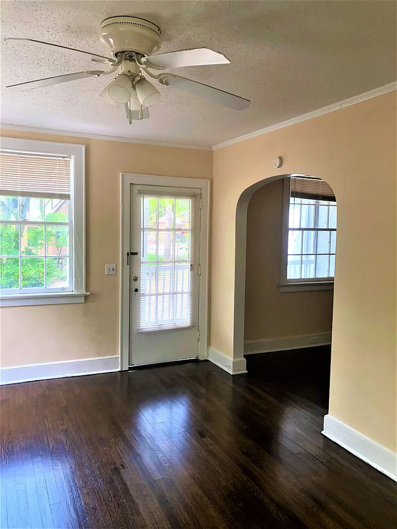 200 South Harden Street Upstairs Duplex/ Both Units available, rent with a group of for the 2027-... — Photo 3