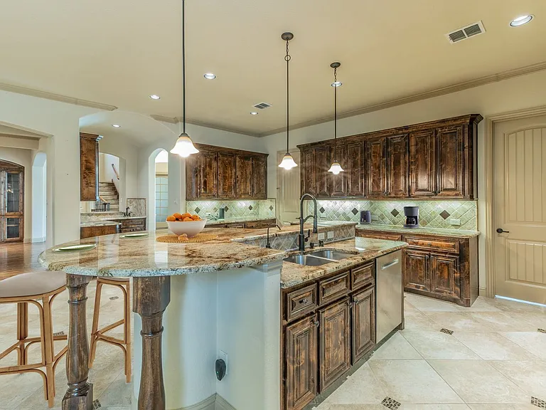 7565 Rawlins Ln — Photo 11