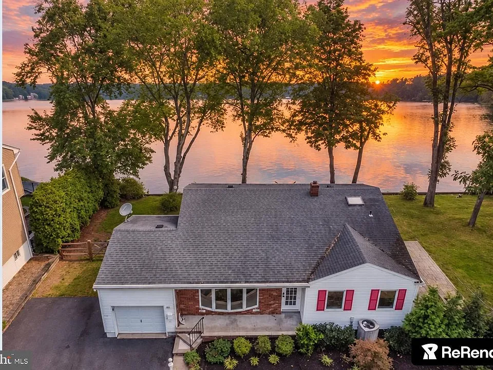 191 Lakeshore Dr