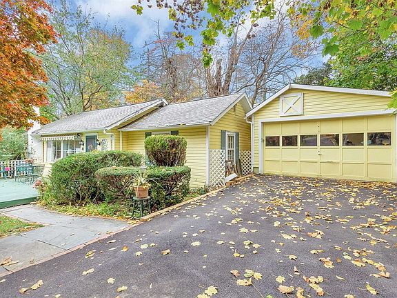 5th image of 18 Maple St