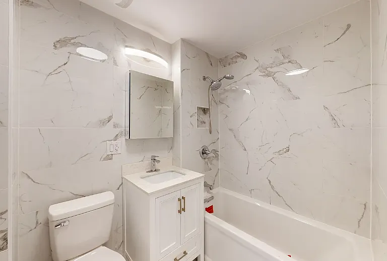 253 E Broadway #1G — Photo 9