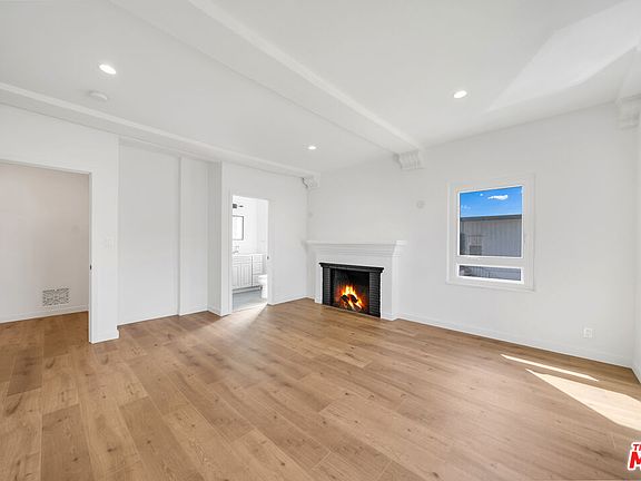 2nd image of 4014 W Adams Blvd #A
