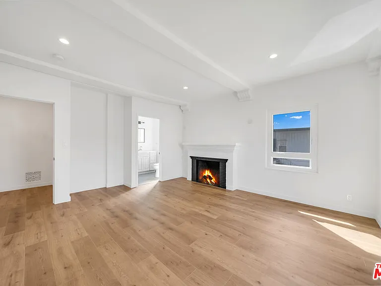 4014 W Adams Blvd #A — Photo 2
