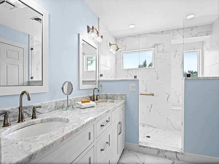 560 N Monterey Dr — Photo 23