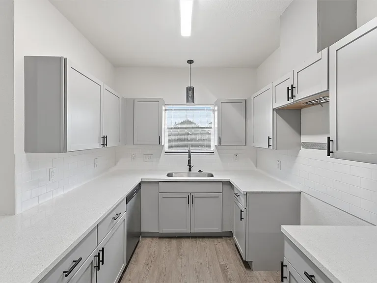 319 N Carolina St #B — Photo 6