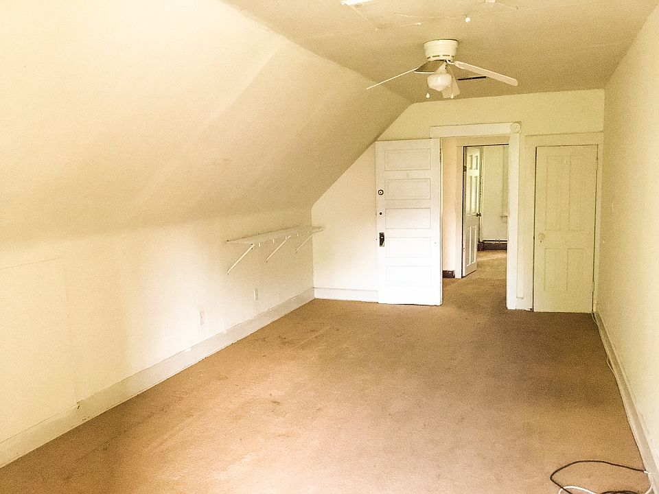 Six large bedrooms - smaller seventh room is a perfect quiet