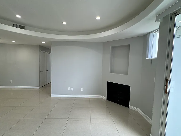 12222 Moorpark St #206 — Photo 9