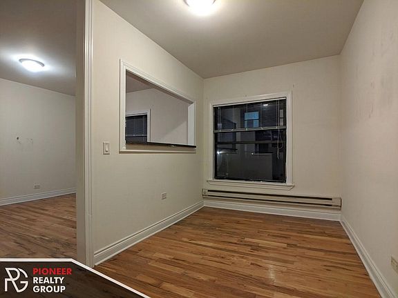4th image of 824 W Waveland Ave #1MB
