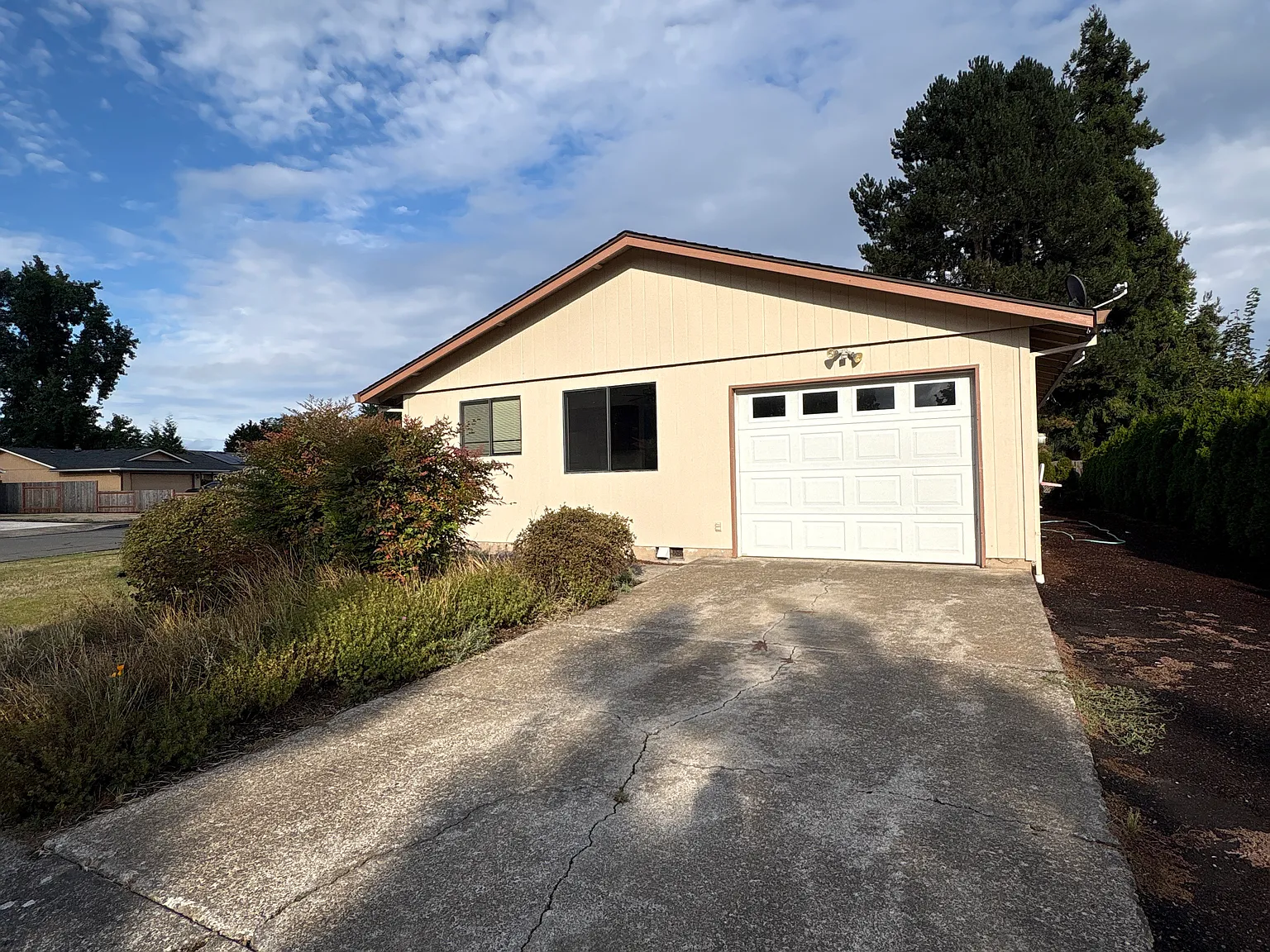 2 bed, 918 sqft, $1,900 — Photo 2