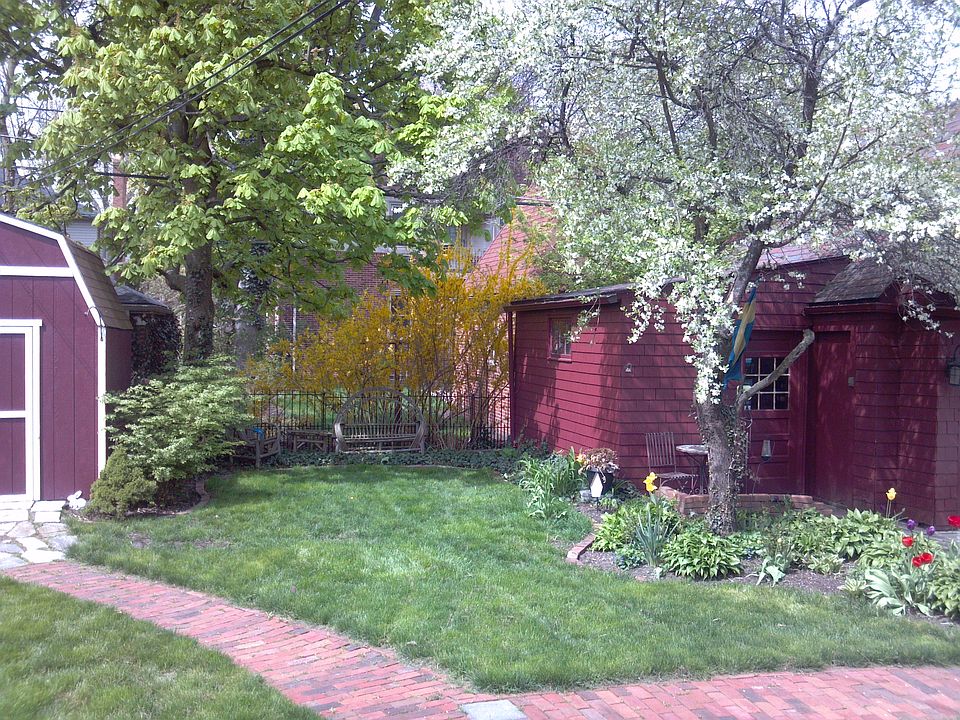 2nd image of 817 Bedford Rd