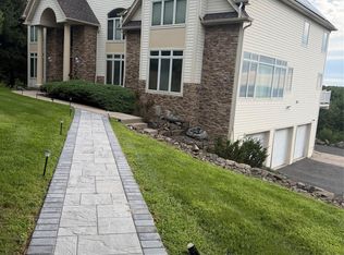 107 Overlook Rd, Pomona, NY 10970