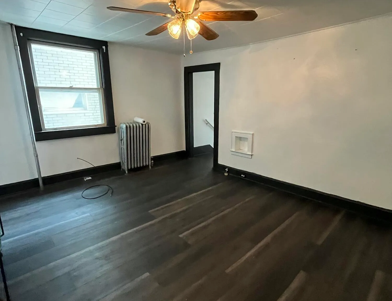 2 bed, 1.0 bath, 1233 sqft, $1,300 — Photo 3
