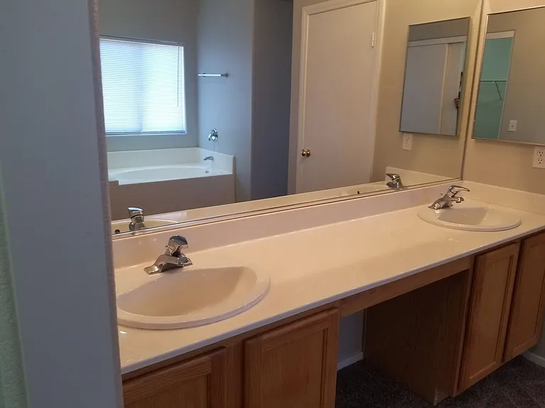 11005 Saint Rafael St — Photo 14