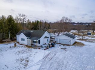 1218 N Lake Shore Dr, Gladstone, MI 49837