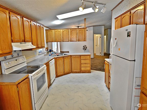 5th image of 15418 133rd Street Ct NW