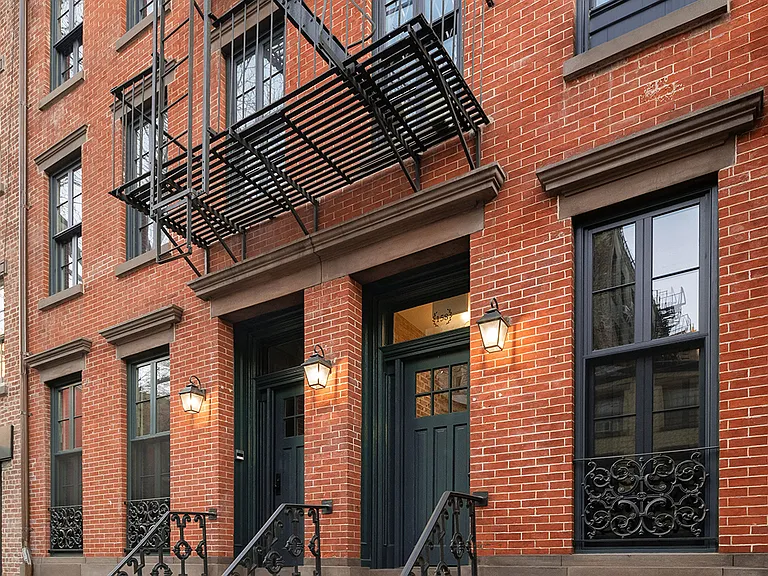 158 W 10th St #1 — Photo 1