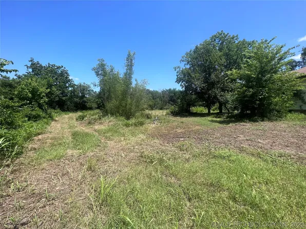 219 SE Johnson St, Canadian, OK 74425